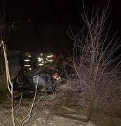 Accident grav la Suceava! O femeie de 30 de ani a murit, după ce soţul său, băut la volan, a intrat într-un stâlp de pe marginea şoselei