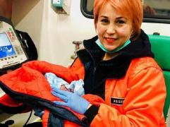 Bebeluş născut în zăpadă, la Vaslui, pe marginea drumului. Numai o minune a făcut ca micuţul să nu îngheţe