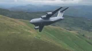 Mach Loop, locul de unde avioanele pot fi văzute în zbor de la doar câțiva metri