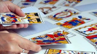 Caz șocant în Italia! O vrăjitoare româncă a păcălit o tânără de 33 de ani să-i plătească 15.000 de euro pentru a o scăpa de "deochi"