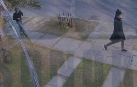 Crimă brutală, surprinsă de camere. O fostă miss a fost împușcată în cap la scurt timp după ce și-a dus copilul la școală (Video)