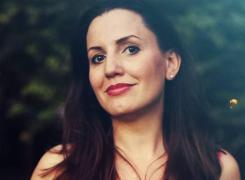 Nicoleta, tânăra înjunghiată într-o grădiniţă din Bucureşti, a murit la spital (Foto)