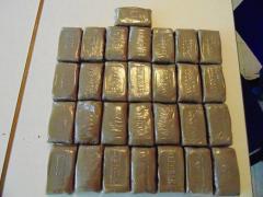 Un şofer român de TIR a fost prins în Franţa cu 170 de kg de canabis, în camionul care transporta fructe din Spania spre Olanda