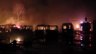 Român acuzat în Franţa de incendierea a 109 maşini