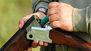 Un gălăţean şi-a luat arma de vânătoare, s-a dus în spatele casei şi a tras. Cel mai bun prieten l-a găsit într-o baltă de sânge