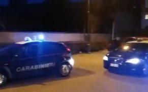 Un muncitor român a bătut și jefuit o bătrână în noaptea de Revelion, în Italia, legând-o de mâini și de picioare. Tânărul a fugit cu sute de euro, bijuterii și un telefon