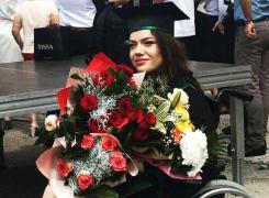 Medic rezident în scaunul cu rotile! O tânără de 25 de ani din Iași a reușit să învingă sistemul și prejudecățile celor din jur