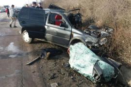 Grav accident între două autoturisme şi un TIR, în apropiere de Brăila. Sunt cinci victime, iar traficul în zonă este blocat