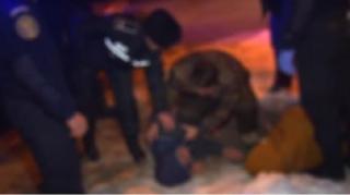 Doi tineri din Botoşani, găsiţi aproape morţi pe trotuar, după ce s-au drogat cu otravă pentru şobolani