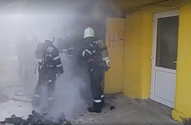 Incendiu devastator la Piaţa Centrală din Vaslui. Mai multe baxuri cu marfă au luat foc (Video)