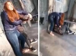 O elevă a unui liceu din Alexandria a fost snopită în bătaie de o colegă în timp ce prietenele ei filmau (Video)