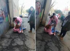 Răzbunare între elevele unui liceu din Alexandria. Boboacele îşi împart pumni şi picioare în plină stradă (Video)