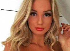 O tânără a fost lovită cu o sticlă în cap, într-un club, de un bărbat pe care nu l-a lăsat să o pipăie (Foto)