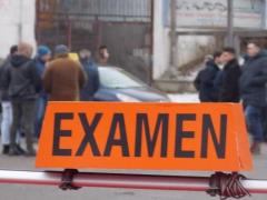 Un băimărean şi-a pierdut minţile, după ce a picat examenul de permis auto, şi l-a luat la bătaie pe poliţistul examinator