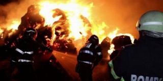 Locuitorii din Călugăreni dorm cu frica în sân să nu le ardă locuinţa. Cineva ar fi dat foc la 7 case şi e încă liber