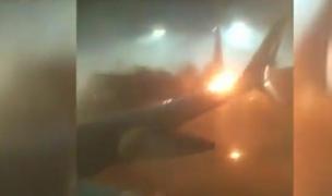 Imagini şocante pe aeroportul din Toronto! Un avion plin cu pasageri a fost izbit puternic de un altul, iar totul a izbucnit în flăcări | Video