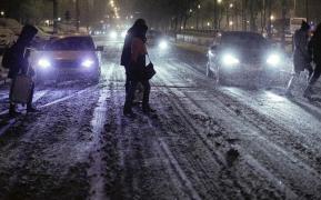 Noi alerte meteo. Cod galben de vreme severă în opt judeţe, valabil în această noapte