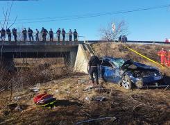 Accident grav în Tulcea! Un BMW cu numere de Irlanda s-a făcut praf după ce s-a prăbușit de pe un pod (Video)