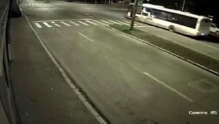 Groază în sectorul 3 al Capitalei! Două femei, agresate de un individ, la distanţă de câteva zeci de minute. Totul a fost filmat de camerele de supraveghere (Video)