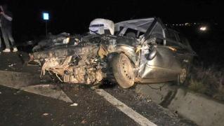 Impact teribil pe DN1, la ieşirea din Codlea! Un şofer a fost aruncat prin parbriz după ce s-a izbit violent cu maşina de un autocar (Imagini dramatice)