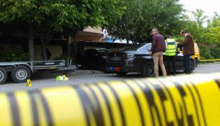 Interlop arădean, împuşcat în această dimineaţă. Atacatorii au tras cu un pistol de calibru 9 mm, apoi au fugit