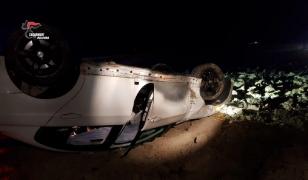 Moarte groaznică pentru un tânăr român din Italia. A fost aruncat prin trapă, la zece metri de maşina răsturnată pe câmp