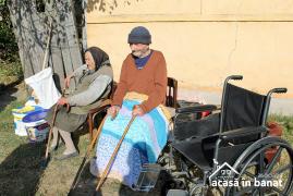 Casa unor bătrânei din Timiș, renovată în timp record o echipă de voluntari. Cei doi soți trăiau în condiții cumplite