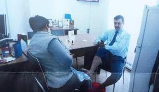 Femeia de serviciu care-l spăla pe picioare pe directorul Rotaru, de la Primăria Tg. Jiu, a explicat ce s-a întâmplat în birou