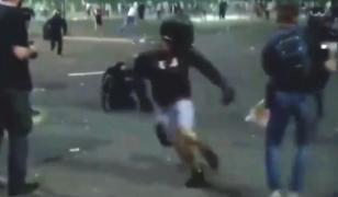 Protestatarul motociclist care a placat un jandarm la protes a fost săltat de mascaţi