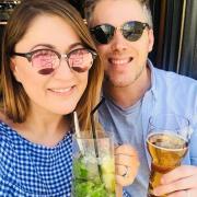 Doi miri s-au îmbătat atât de tare în luna de miere, încât au cumpărat hotelul în care erau cazați