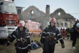 Pompieri ISU participă la un exercițiu