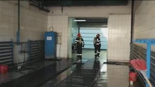 Pompieri la serviciul de ambulanță