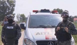 Polițiști la o interveniție, după o crimă