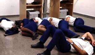 Zeci de angajaţi RyanAir, obligaţi să doarmă pe jos într-un aeroport din Spania