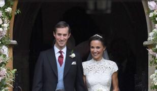 Pippa Middleton în rochie de mireasă, alături de soţ