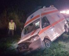 Șoferul unei ambulanțe s-a urcat beat la volan și a provocat un accident, pe DN1, la Brașov. Asistenta și pacientul sunt răniți