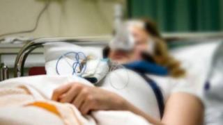 Bărbatul care şi-a desfigurat soţia cu ciocanul a avut 3 neveste şi le-a bătut groaznic pe toate. Vecinii, fericiţi că au scăpat de el