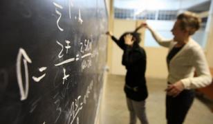 O profesoară din Bucureşti e cercetată disciplinar, după ce le-a spus elevilor că sunt sclavii ei