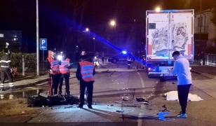 Un şofer român de TIR e acuzat de ucidere, după ce a ieşit din parcare şi a izbit un motociclist, în Italia