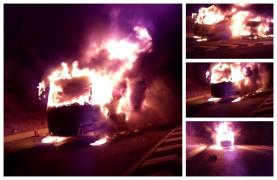 Autocar ia foc in mers, la Cluj, arde ca o torţă (Video)