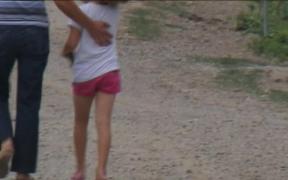 O copilă de 14 ani din Vaslui a fost ademenită de un bărbat de 69 de ani şi batjocorită o noapte întreagă, în casa acestuia