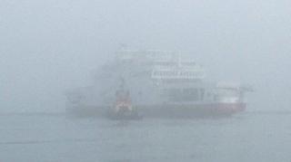 Accident naval în sudul Angliei. Un feribot cu 56 de pasageri a lovit 2 iahturi şi a eşuat