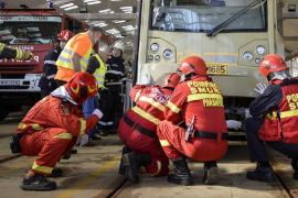 Bărbat lovit de tramvai în Capitală. Victima a căzut pe şine după ce s-a dezechilibrat