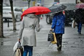 Cod portocaliu de vreme severă în mai multe judeţe din sudul ţării, de la ora 12.00. Avertizare meteo şi pentru Bucureşti