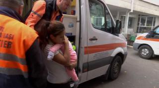 Traumă uriaşă pentru Sorana, fetiţa de un an muşcată de cap de un porc, la Iaşi