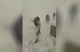 Turişti blocaţi în Masivul Bucegi, intervin salvamonstitii din Busteni