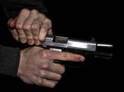 Scenă terifiantă la metroul din Piaţa Victoriei. Un bărbat ar fi scos pistolul, după o ceartă