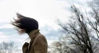 Alertă meteo ANM cu efect imediat. Rafale de peste 120 km/oră lovesc un judeţ, în următoarea oră