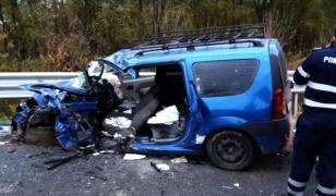 Un şofer vitezoman de microbuz a provocat un accident mortal între Galaţi şi Brăila