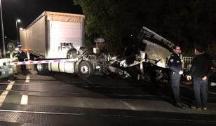 Şofer român de TIR, grav rănit în Franţa după ce camionul său a fost spulberat de un tren